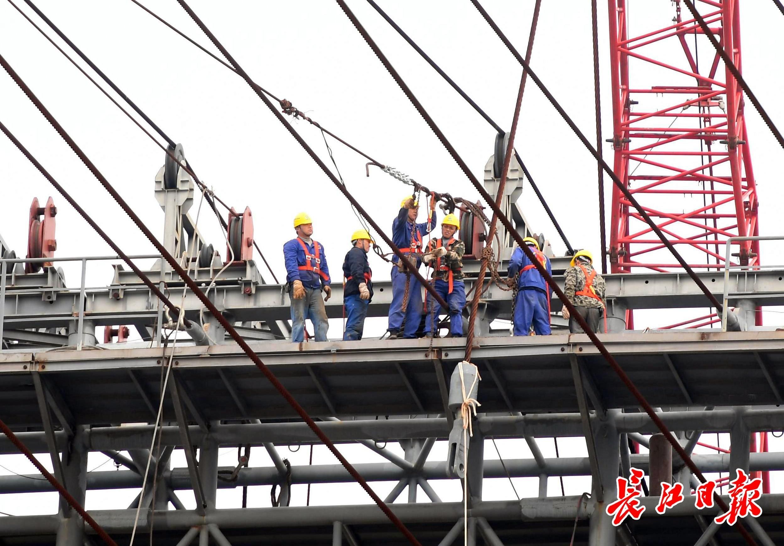 軍運會開幕式“幕后英雄”威亞塔開始拆除，1500噸回收鋼材將建籃球場等
